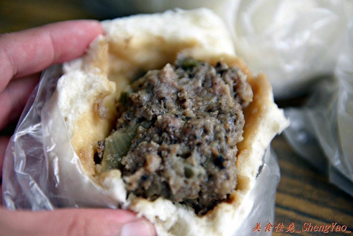 [台中龍井]嘉芳手工包子 – 美食節目多次介紹過的手工包子店,台中其他地方應該吃不到的超特別”櫻花蝦干貝包”,價格上完全把顏記肉包一顆30元給比下去了。(已歇業)