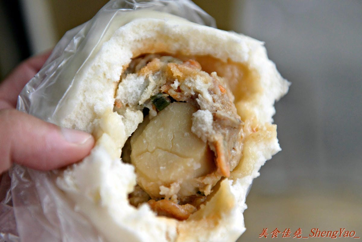 [台中龍井]嘉芳手工包子 – 美食節目多次介紹過的手工包子店,台中其他地方應該吃不到的超特別”櫻花蝦干貝包”,價格上完全把顏記肉包一顆30元給比下去了。(已歇業)