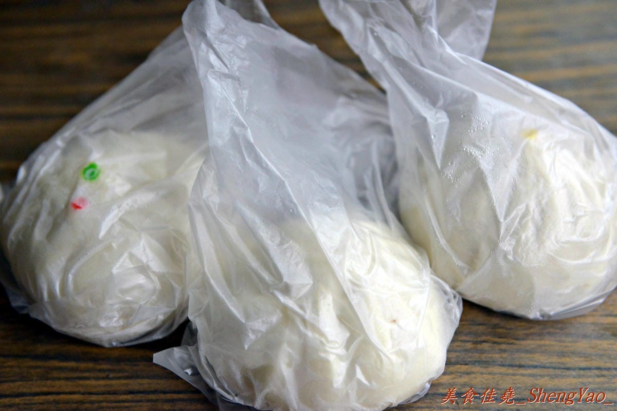 [台中龍井]嘉芳手工包子 – 美食節目多次介紹過的手工包子店,台中其他地方應該吃不到的超特別”櫻花蝦干貝包”,價格上完全把顏記肉包一顆30元給比下去了。(已歇業)