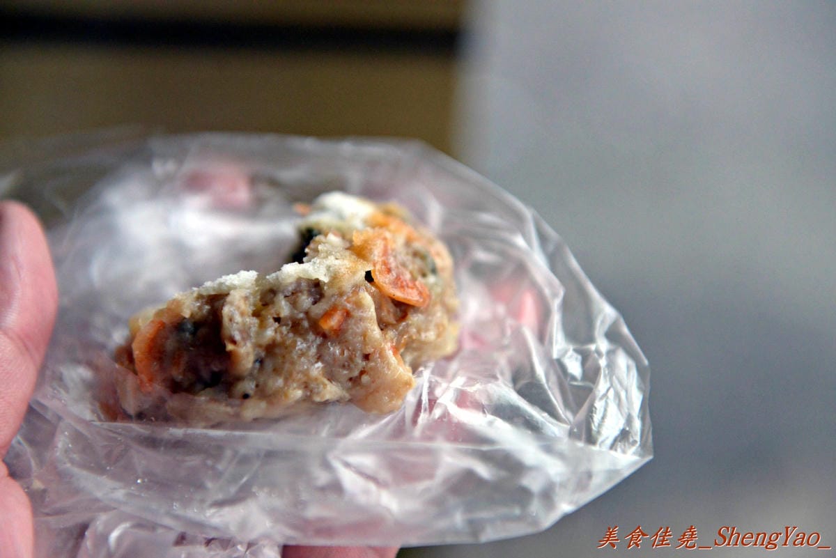 [台中龍井]嘉芳手工包子 – 美食節目多次介紹過的手工包子店,台中其他地方應該吃不到的超特別”櫻花蝦干貝包”,價格上完全把顏記肉包一顆30元給比下去了。(已歇業)