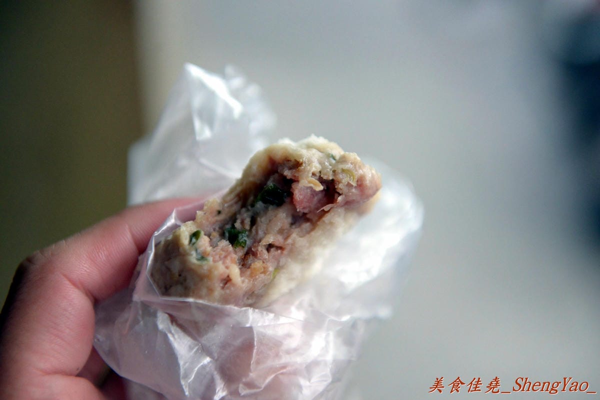 [台中龍井]嘉芳手工包子 – 美食節目多次介紹過的手工包子店,台中其他地方應該吃不到的超特別”櫻花蝦干貝包”,價格上完全把顏記肉包一顆30元給比下去了。(已歇業)