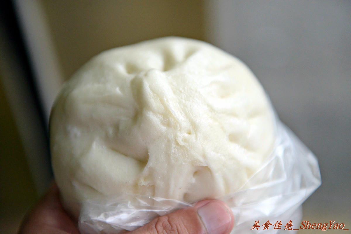 [台中龍井]嘉芳手工包子 – 美食節目多次介紹過的手工包子店,台中其他地方應該吃不到的超特別”櫻花蝦干貝包”,價格上完全把顏記肉包一顆30元給比下去了。(已歇業)