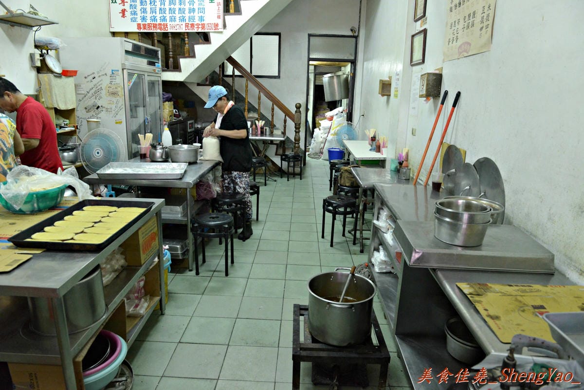 [台中大雅]有春早點 – 來大雅的國術館吃早點?大推手工麵糊蛋餅,超好吃 !! 記得一定要沾醬。