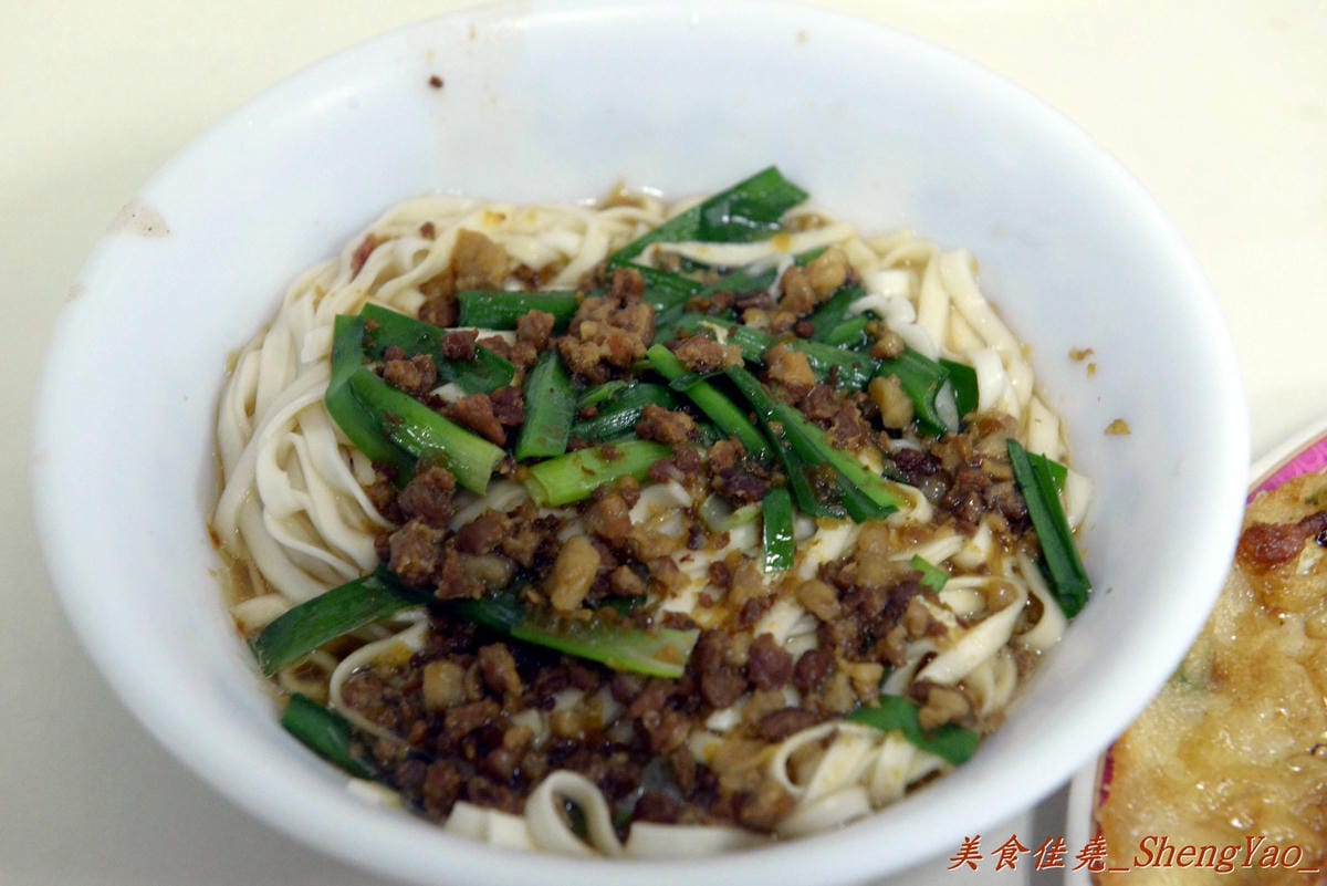 [台中大雅]有春早點 – 來大雅的國術館吃早點?大推手工麵糊蛋餅,超好吃 !! 記得一定要沾醬。