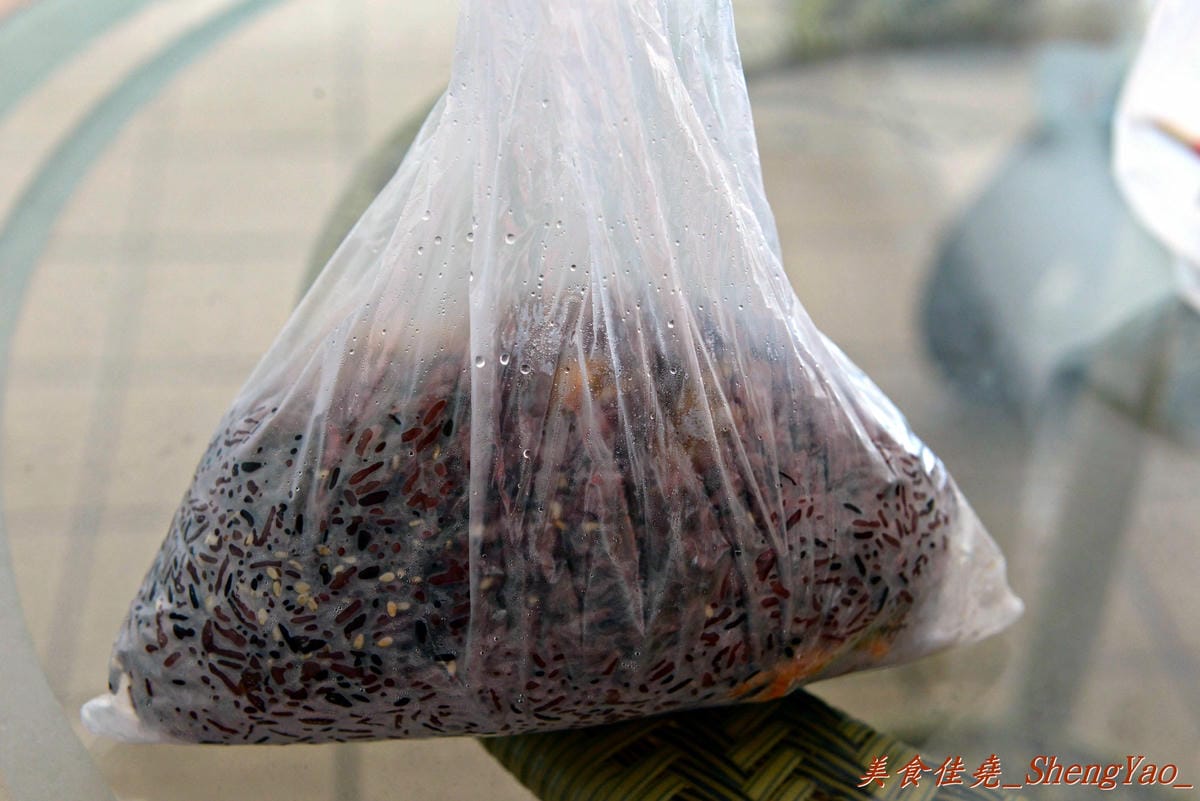 [台中大雅]大雅國小對面炒冬粉&飯糰 – 大雅賣了將近14年的超人氣早點,飯糰料多實在,炒冬粉Q香好吃更是熱賣,8點多幾乎就賣光了。