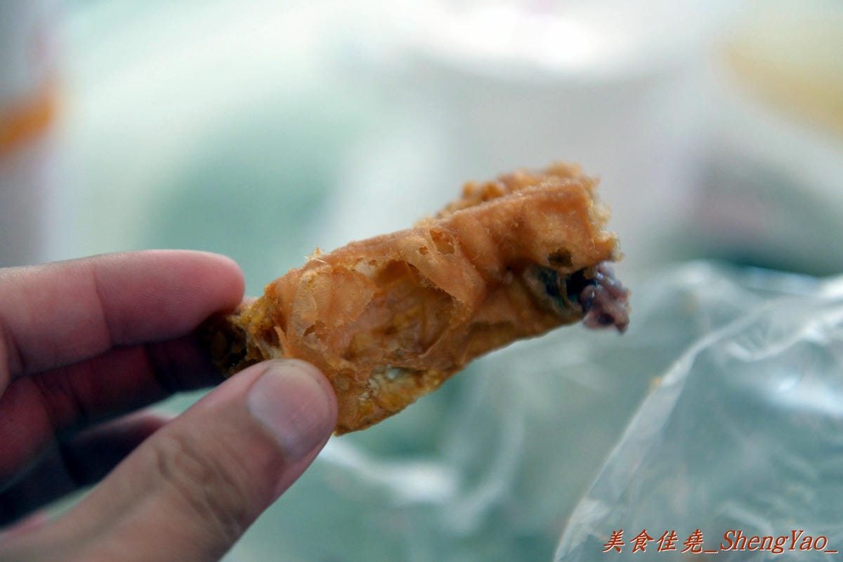 [台中大雅]大雅國小對面炒冬粉&飯糰 – 大雅賣了將近14年的超人氣早點,飯糰料多實在,炒冬粉Q香好吃更是熱賣,8點多幾乎就賣光了。