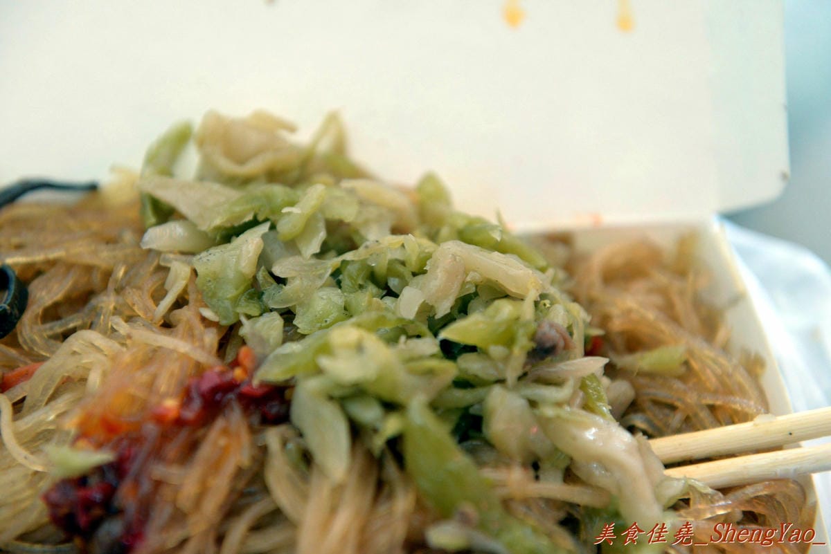 [台中大雅]大雅國小對面炒冬粉&飯糰 – 大雅賣了將近14年的超人氣早點,飯糰料多實在,炒冬粉Q香好吃更是熱賣,8點多幾乎就賣光了。