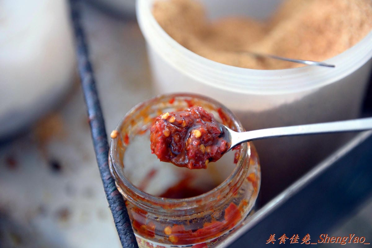 [台中大雅]大雅國小對面炒冬粉&飯糰 – 大雅賣了將近14年的超人氣早點,飯糰料多實在,炒冬粉Q香好吃更是熱賣,8點多幾乎就賣光了。