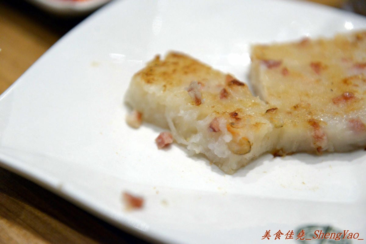 [台中西屯]添好運 台中大遠百店 – 台中也有米其林一顆星的”添好運”了,排隊沒有想像中那麼久,東西種類不多但都很精緻,味道也不俗,非常值得一嚐 !!