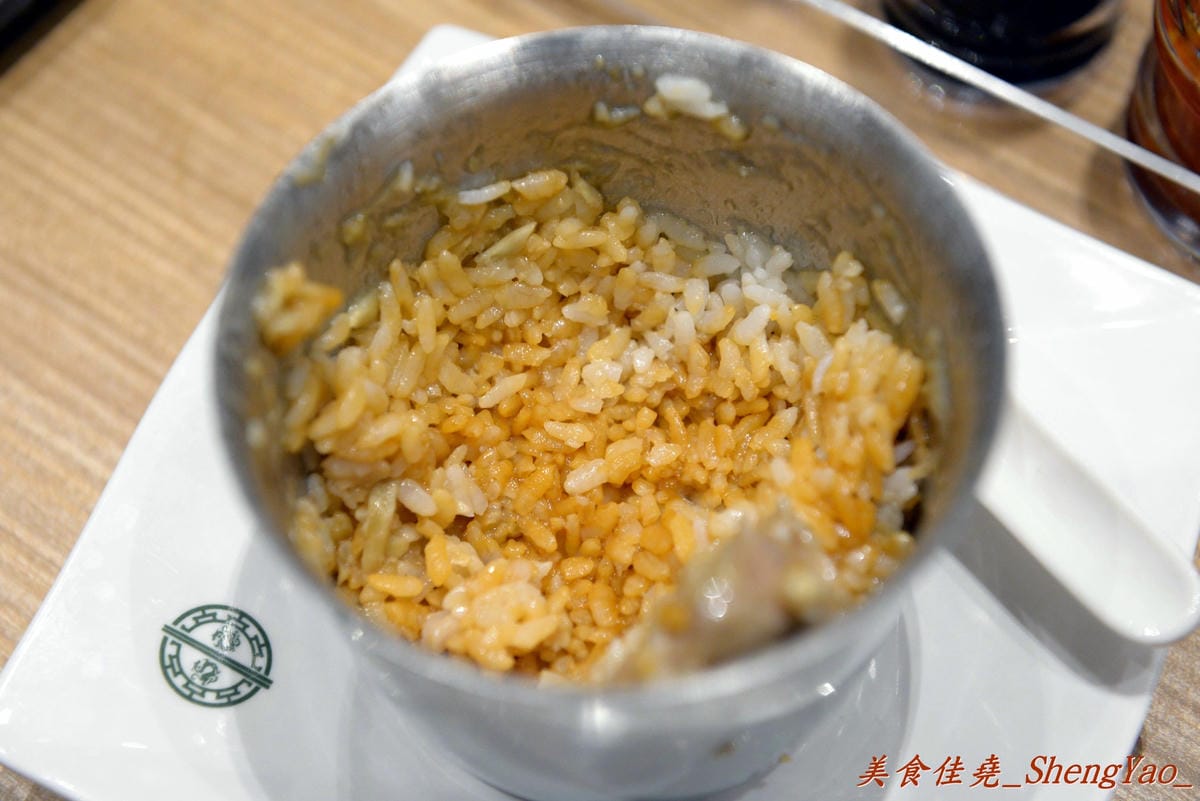 [台中西屯]添好運 台中大遠百店 – 台中也有米其林一顆星的”添好運”了,排隊沒有想像中那麼久,東西種類不多但都很精緻,味道也不俗,非常值得一嚐 !!