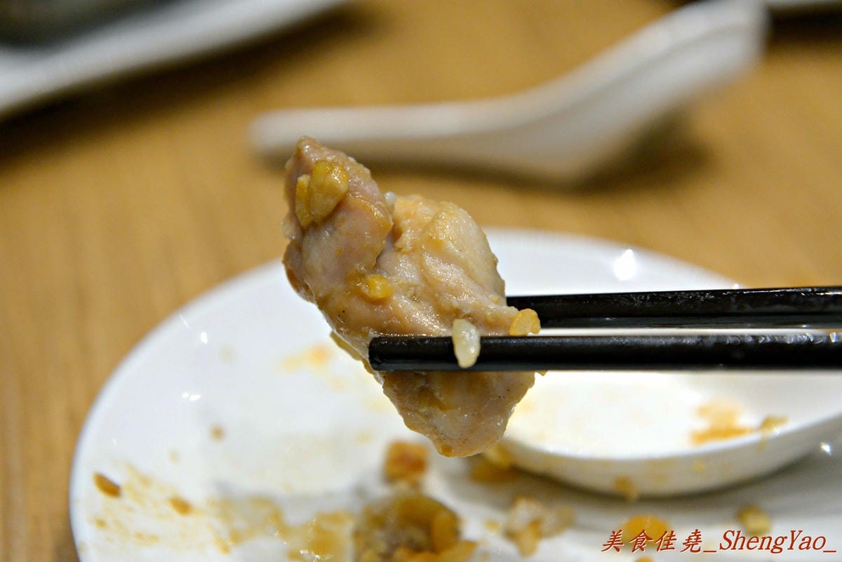 [台中西屯]添好運 台中大遠百店 – 台中也有米其林一顆星的”添好運”了,排隊沒有想像中那麼久,東西種類不多但都很精緻,味道也不俗,非常值得一嚐 !!