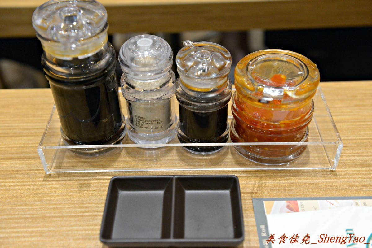 [台中西屯]添好運 台中大遠百店 – 台中也有米其林一顆星的”添好運”了,排隊沒有想像中那麼久,東西種類不多但都很精緻,味道也不俗,非常值得一嚐 !!