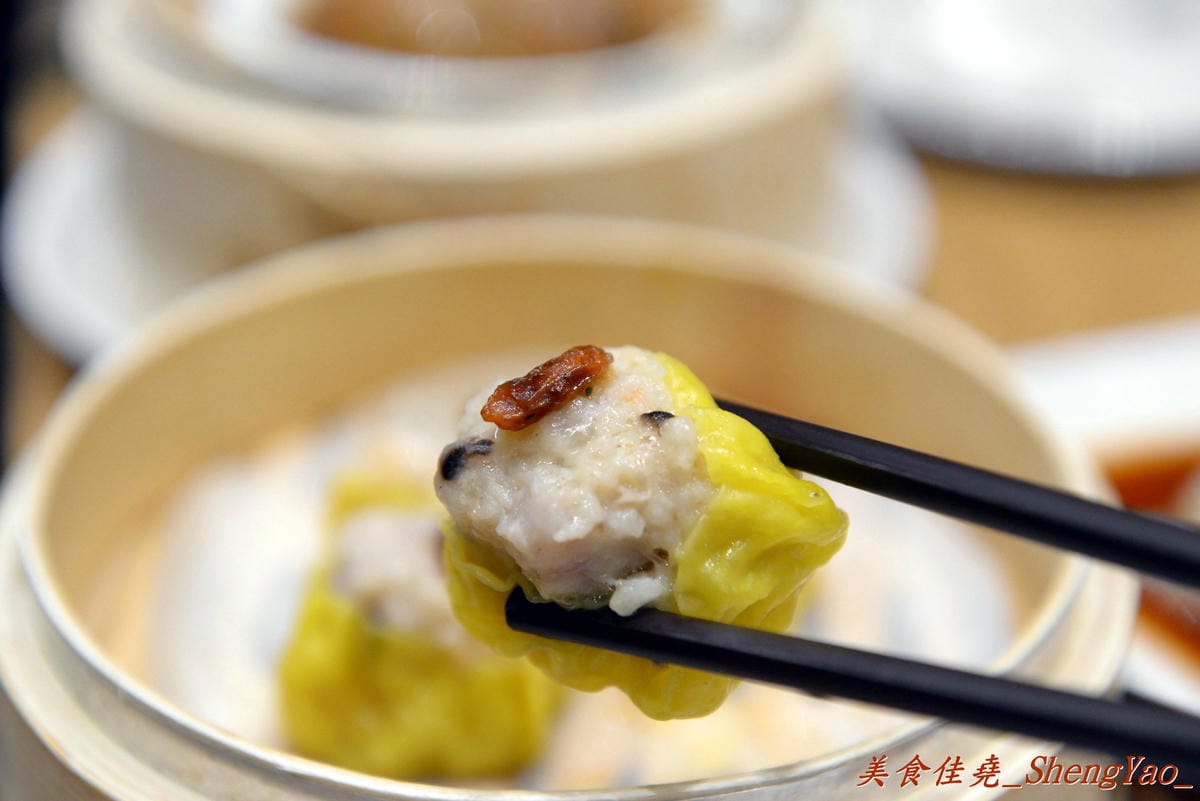 [台中西屯]添好運 台中大遠百店 – 台中也有米其林一顆星的”添好運”了,排隊沒有想像中那麼久,東西種類不多但都很精緻,味道也不俗,非常值得一嚐 !!