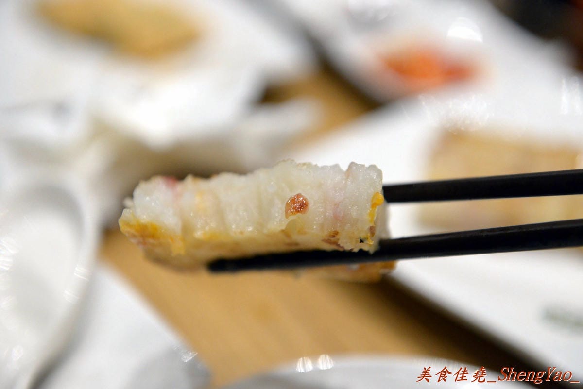 [台中西屯]添好運 台中大遠百店 – 台中也有米其林一顆星的”添好運”了,排隊沒有想像中那麼久,東西種類不多但都很精緻,味道也不俗,非常值得一嚐 !!