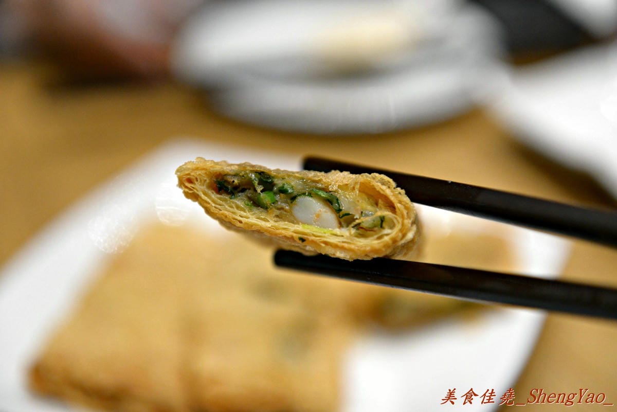 [台中西屯]添好運 台中大遠百店 – 台中也有米其林一顆星的”添好運”了,排隊沒有想像中那麼久,東西種類不多但都很精緻,味道也不俗,非常值得一嚐 !!