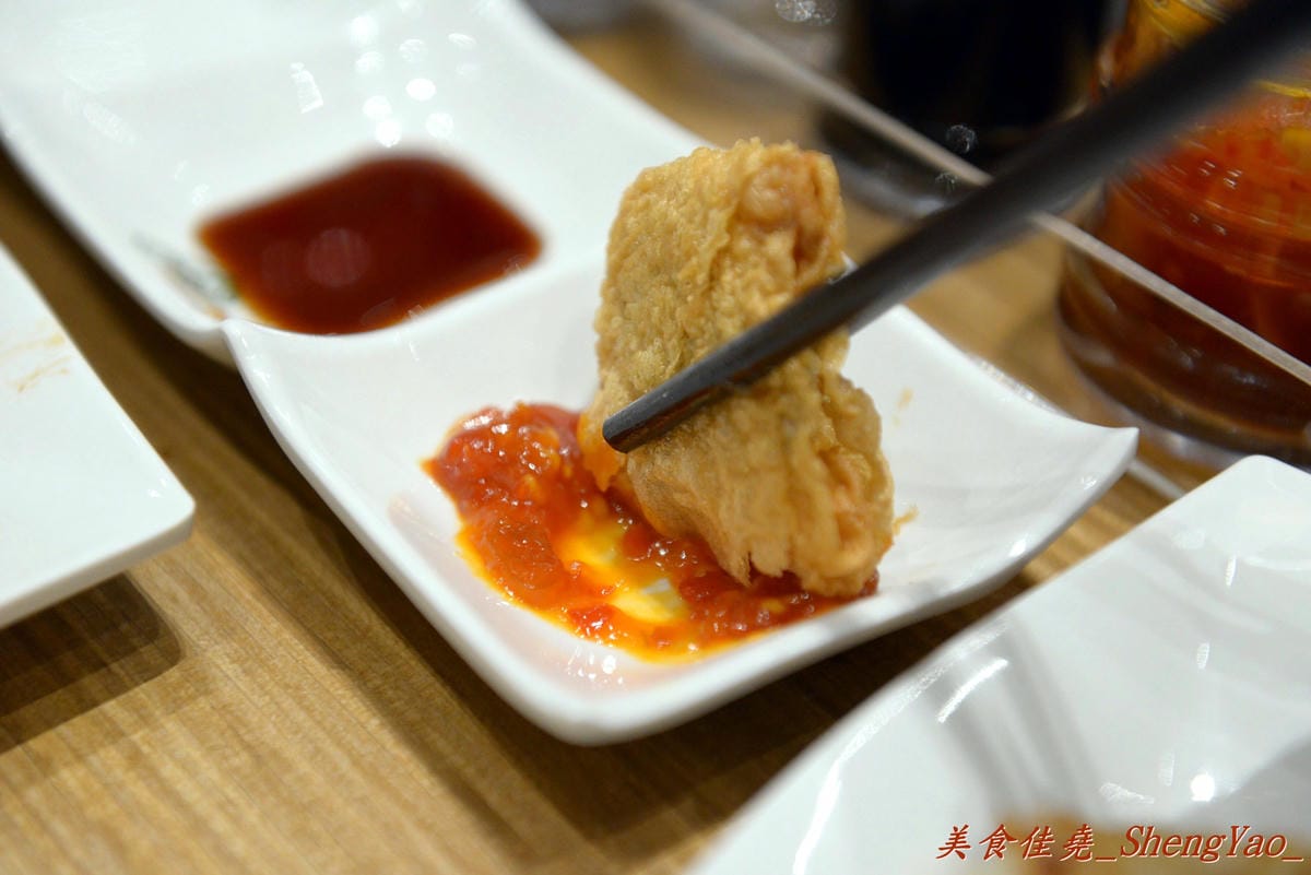 [台中西屯]添好運 台中大遠百店 – 台中也有米其林一顆星的”添好運”了,排隊沒有想像中那麼久,東西種類不多但都很精緻,味道也不俗,非常值得一嚐 !!