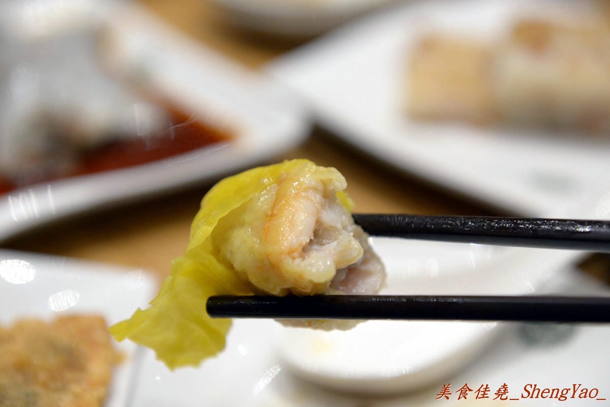 [台中西屯]添好運 台中大遠百店 – 台中也有米其林一顆星的”添好運”了,排隊沒有想像中那麼久,東西種類不多但都很精緻,味道也不俗,非常值得一嚐 !!
