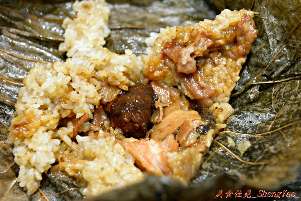[台中西屯]添好運 台中大遠百店 – 台中也有米其林一顆星的”添好運”了,排隊沒有想像中那麼久,東西種類不多但都很精緻,味道也不俗,非常值得一嚐 !!