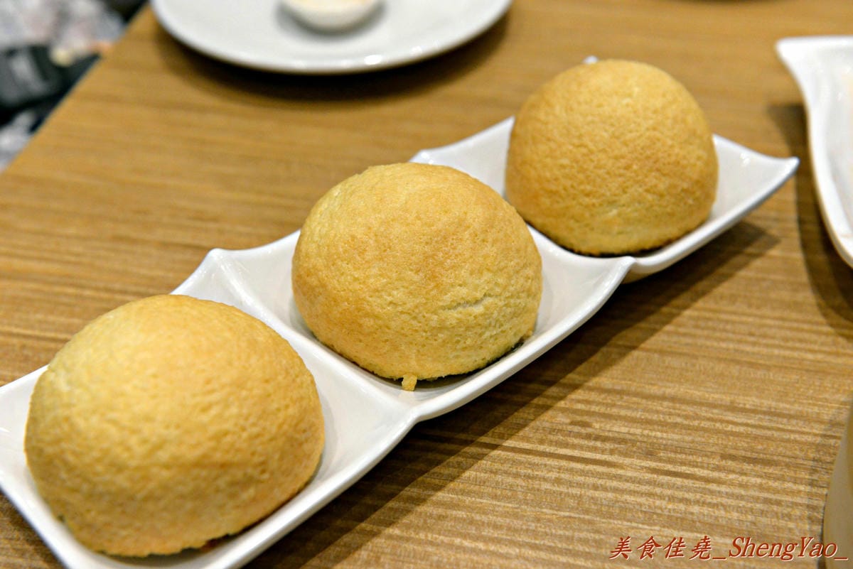 [台中西屯]添好運 台中大遠百店 – 台中也有米其林一顆星的”添好運”了,排隊沒有想像中那麼久,東西種類不多但都很精緻,味道也不俗,非常值得一嚐 !!