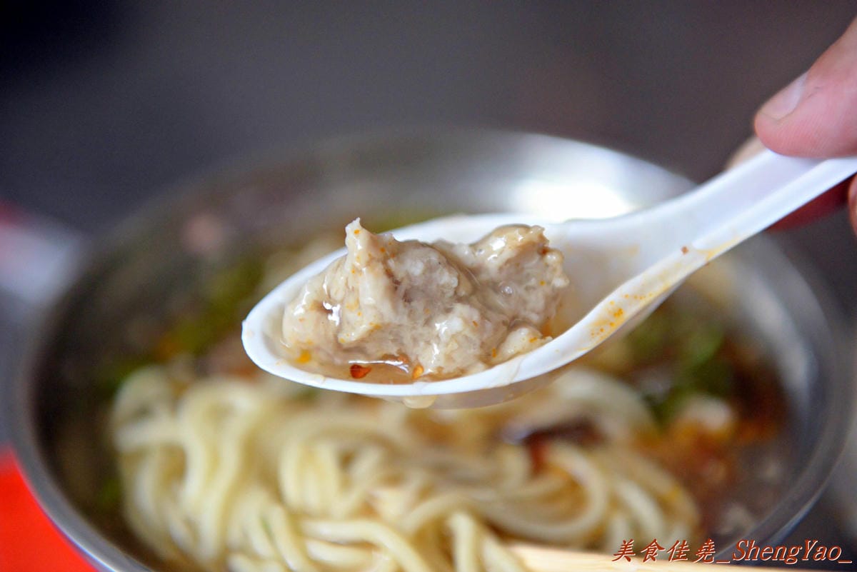 [台中大雅]學府路大雅肉圓 – 肉圓還不賴,外皮Q彈、肉餡大塊好吃,可惜沒有筍子。