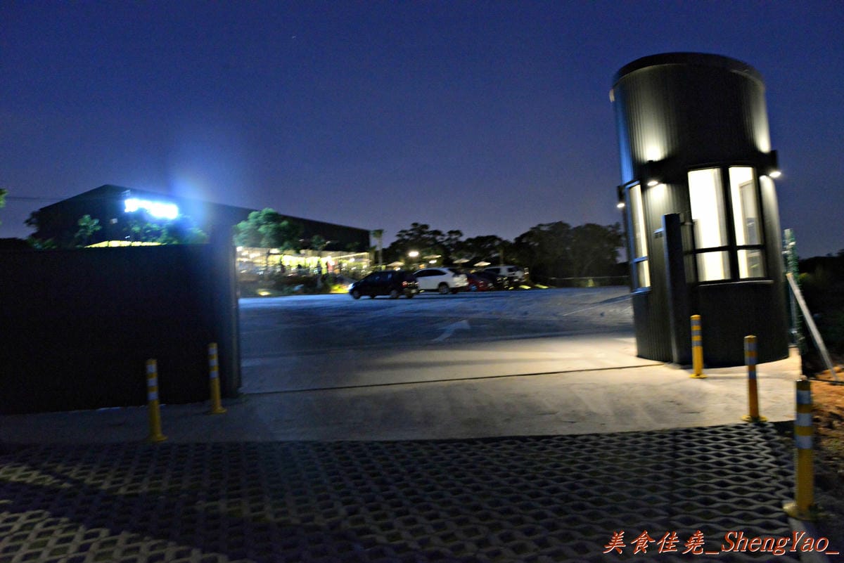 [台中沙鹿]望景咖啡 – 沙鹿新開幕的夜景咖啡廳,夜晚景色還不錯,停車方便,餐點飲料略嫌普通。