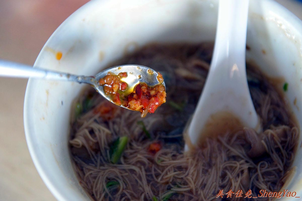 [台中大雅]大雅蚵仔麵線 – 肉羹大塊、蚵仔大顆,大腸大塊,碗也超大的大碗綜合麵線,來大雅必吃的超好吃麵線。