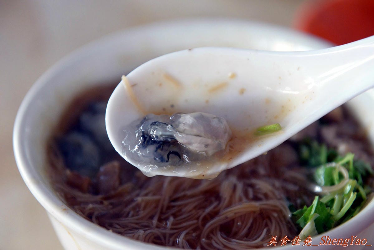[台中大雅]大雅蚵仔麵線 – 肉羹大塊、蚵仔大顆,大腸大塊,碗也超大的大碗綜合麵線,來大雅必吃的超好吃麵線。