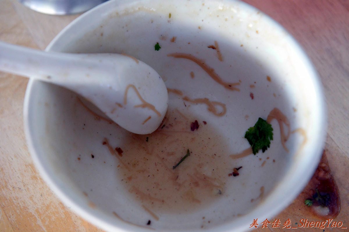 [台中大雅]大雅蚵仔麵線 – 肉羹大塊、蚵仔大顆,大腸大塊,碗也超大的大碗綜合麵線,來大雅必吃的超好吃麵線。