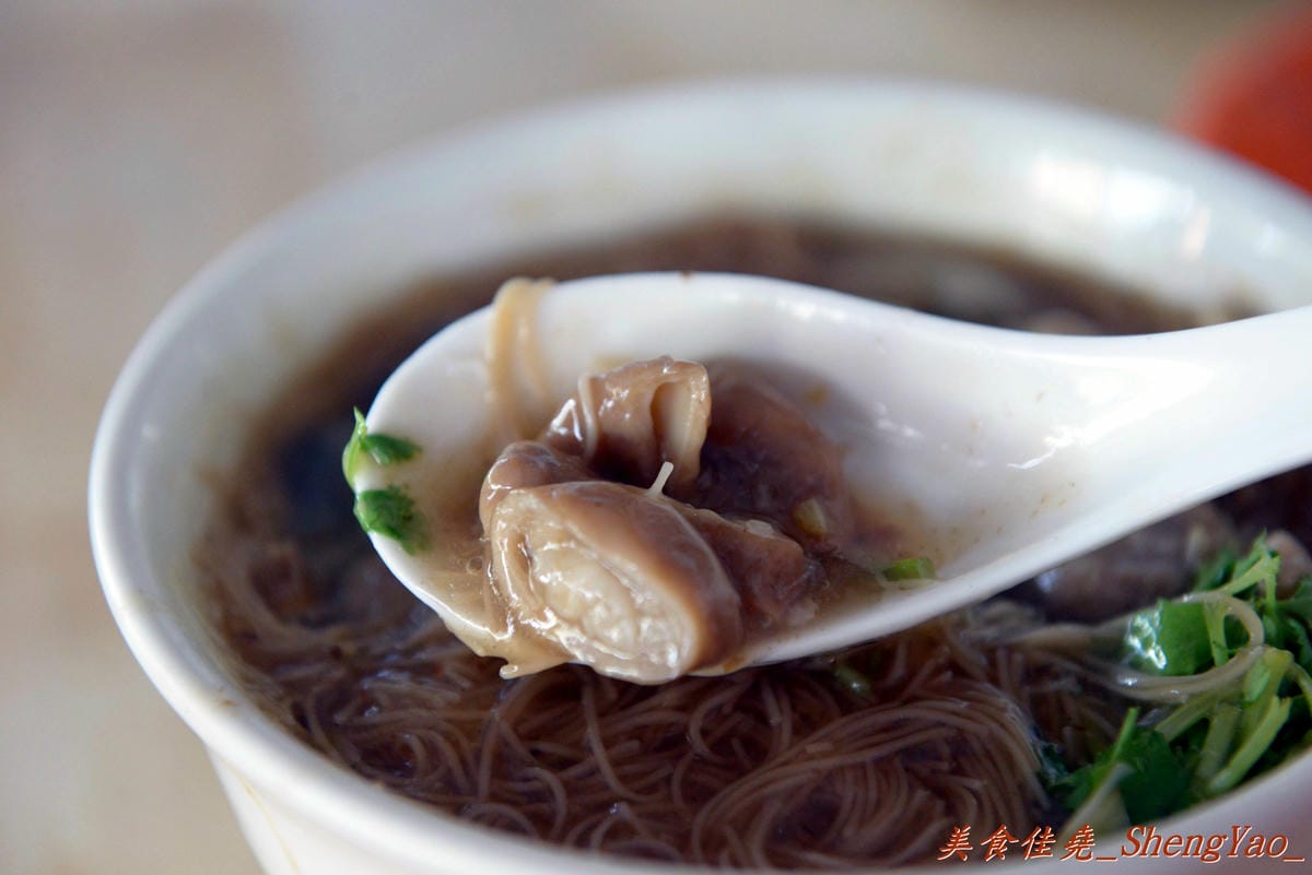 [台中大雅]大雅蚵仔麵線 – 肉羹大塊、蚵仔大顆,大腸大塊,碗也超大的大碗綜合麵線,來大雅必吃的超好吃麵線。