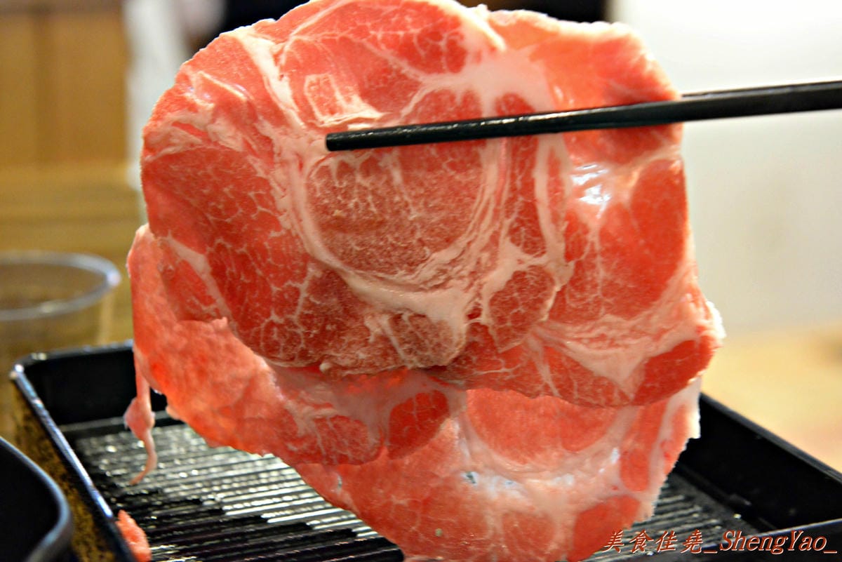 [台中西屯]紙鶴壽喜燒 – 中科商圈新開的壽喜燒吃到飽,肉類品質不錯,新鮮現切有厚度,超推安格斯牛肉 !! (已歇業)