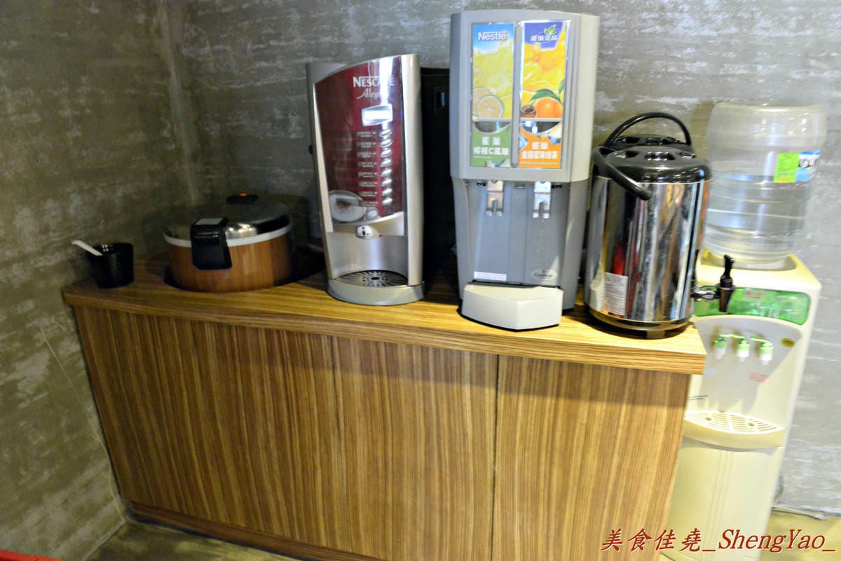 [台中西屯]紙鶴壽喜燒 – 中科商圈新開的壽喜燒吃到飽,肉類品質不錯,新鮮現切有厚度,超推安格斯牛肉 !! (已歇業)