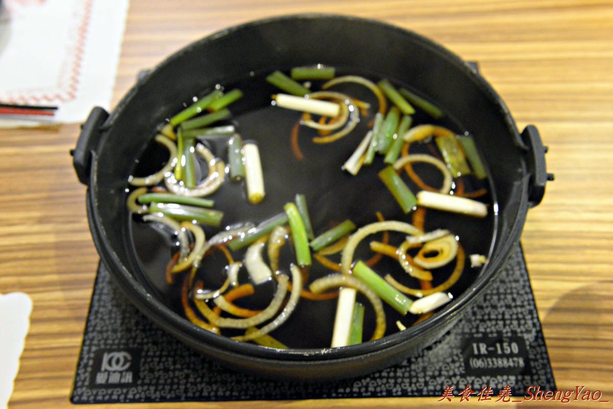 [台中西屯]紙鶴壽喜燒 – 中科商圈新開的壽喜燒吃到飽,肉類品質不錯,新鮮現切有厚度,超推安格斯牛肉 !! (已歇業)