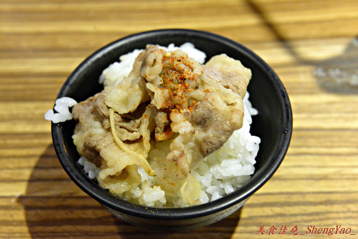 [台中西屯]紙鶴壽喜燒 – 中科商圈新開的壽喜燒吃到飽,肉類品質不錯,新鮮現切有厚度,超推安格斯牛肉 !! (已歇業)