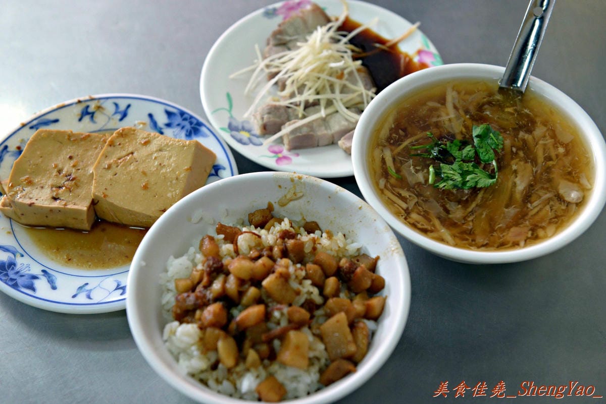 [台中西區]正魯肉飯 – 開了二、三十年的台中滷肉飯老店,據說是內行人才知道的美味。