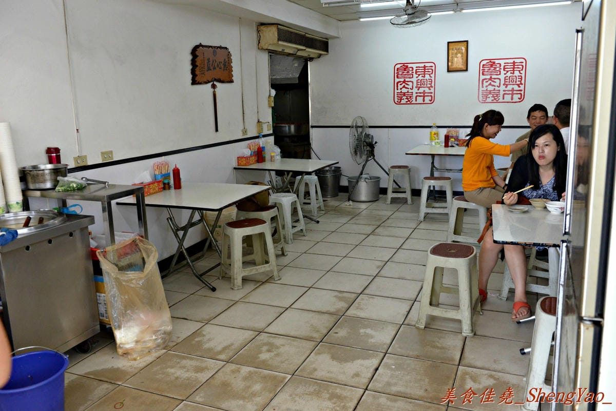 [台中北區]東興市魯肉義 – 台中超人氣魯肉飯,甜甜又肥滋滋的”肉燥”讓我至今仍心有餘悸。