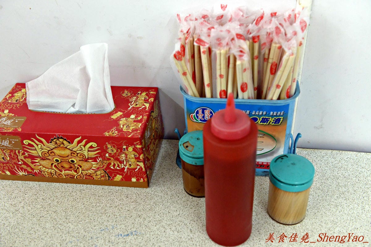 [台中北區]東興市魯肉義 – 台中超人氣魯肉飯,甜甜又肥滋滋的”肉燥”讓我至今仍心有餘悸。