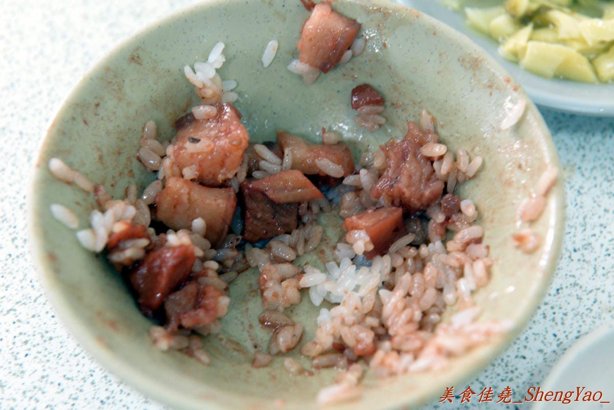 [台中北區]東興市魯肉義 – 台中超人氣魯肉飯,甜甜又肥滋滋的”肉燥”讓我至今仍心有餘悸。