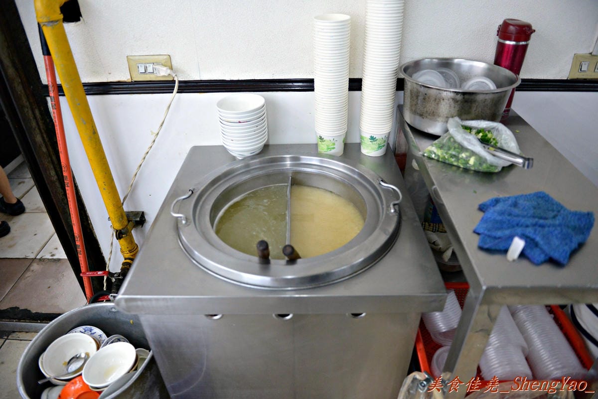 [台中北區]東興市魯肉義 – 台中超人氣魯肉飯,甜甜又肥滋滋的”肉燥”讓我至今仍心有餘悸。