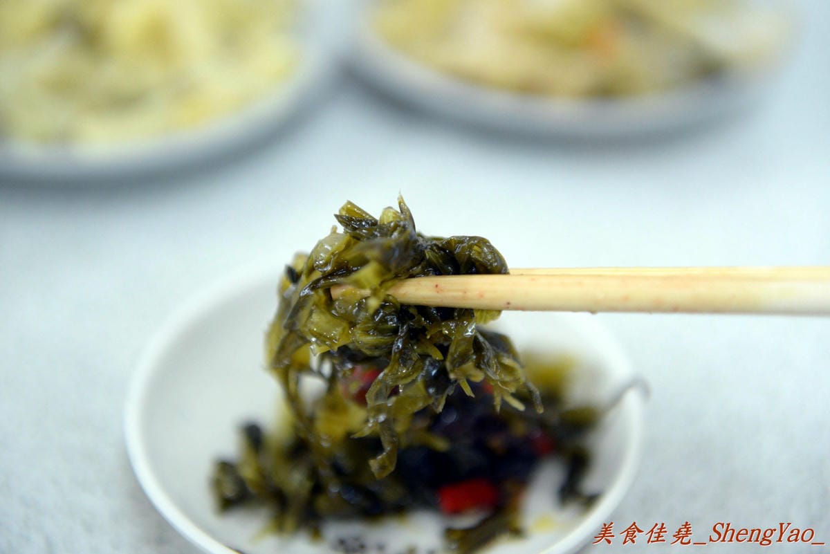 [台中北區]東興市魯肉義 – 台中超人氣魯肉飯,甜甜又肥滋滋的”肉燥”讓我至今仍心有餘悸。