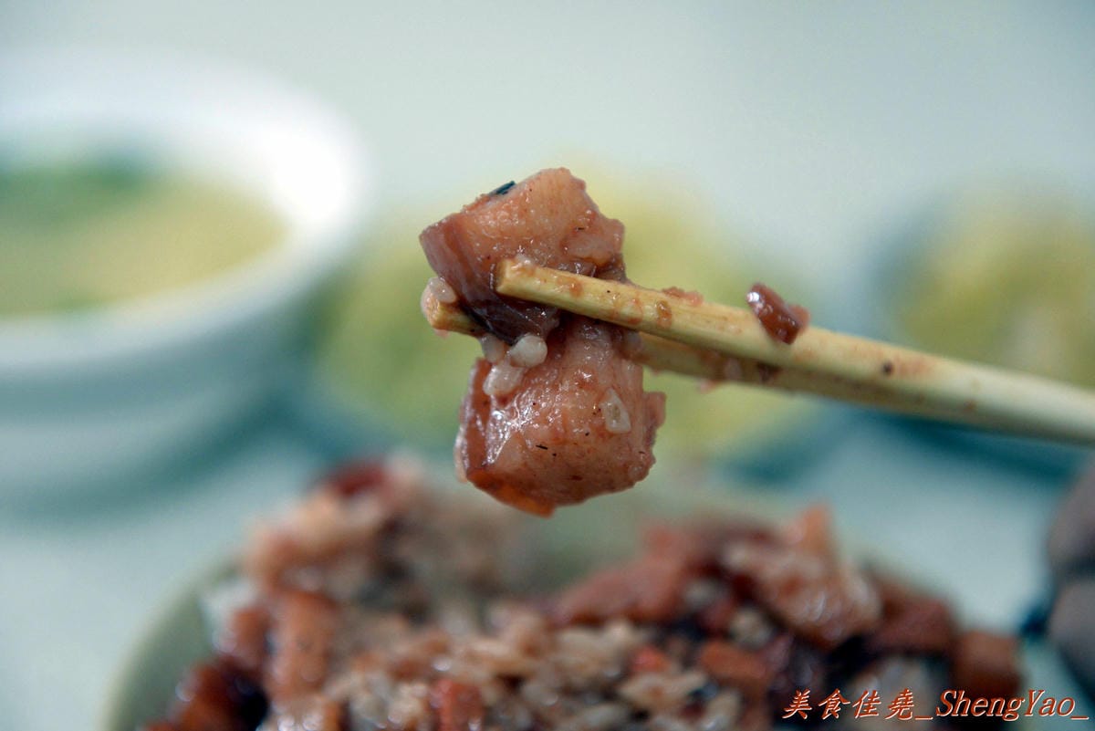 [台中北區]東興市魯肉義 – 台中超人氣魯肉飯,甜甜又肥滋滋的”肉燥”讓我至今仍心有餘悸。