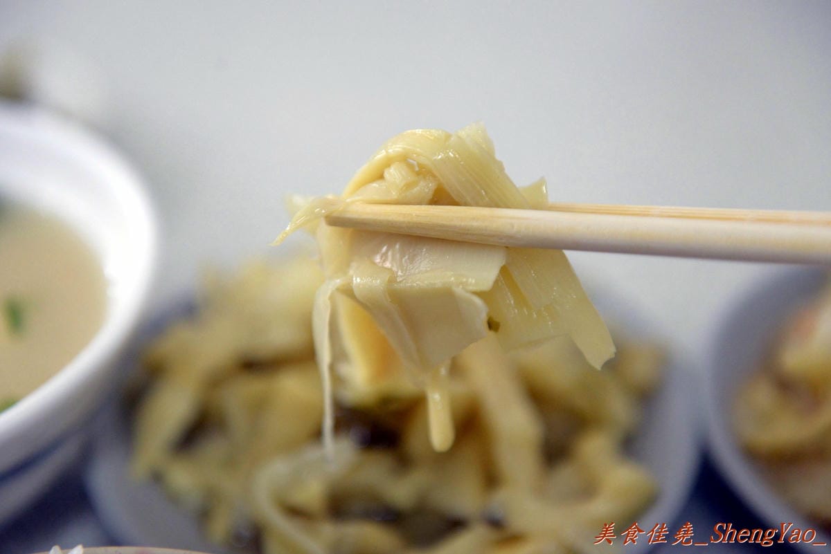 [台中北區]東興市魯肉義 – 台中超人氣魯肉飯,甜甜又肥滋滋的”肉燥”讓我至今仍心有餘悸。