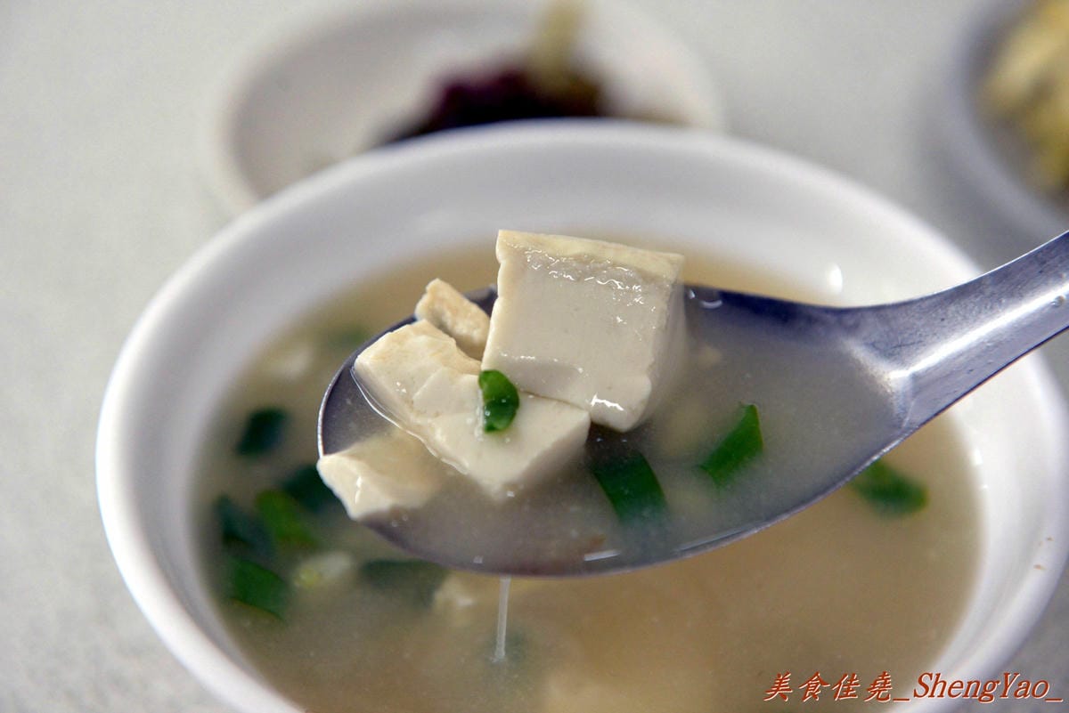 [台中北區]東興市魯肉義 – 台中超人氣魯肉飯,甜甜又肥滋滋的”肉燥”讓我至今仍心有餘悸。