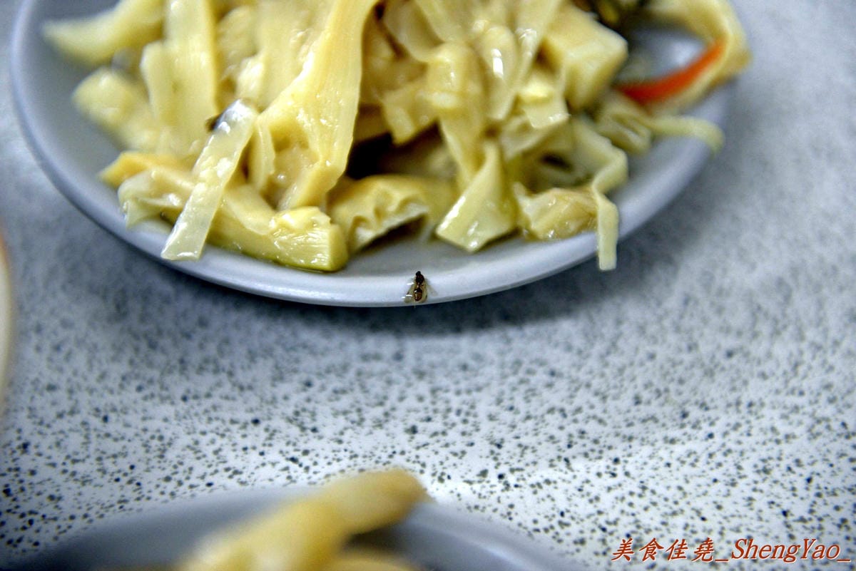 [台中北區]東興市魯肉義 – 台中超人氣魯肉飯,甜甜又肥滋滋的”肉燥”讓我至今仍心有餘悸。