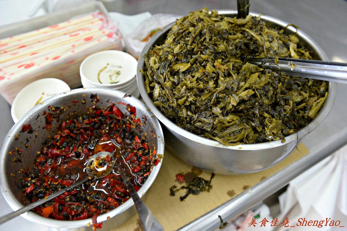 [台中北區]東興市魯肉義 – 台中超人氣魯肉飯,甜甜又肥滋滋的”肉燥”讓我至今仍心有餘悸。