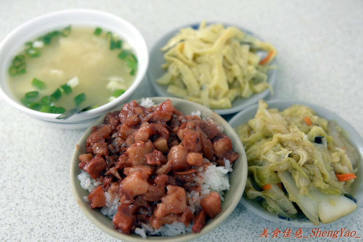 [台中北區]東興市魯肉義 – 台中超人氣魯肉飯,甜甜又肥滋滋的”肉燥”讓我至今仍心有餘悸。