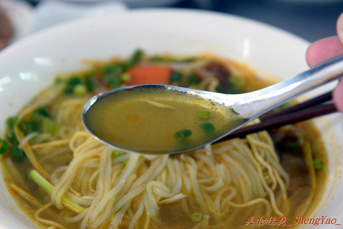 [台中沙鹿]越南板條包肉 – 沙鹿菜市場內新開的越南小吃,口感特別的越南板條和越南細麵,大盤九層塔葉超搶眼。