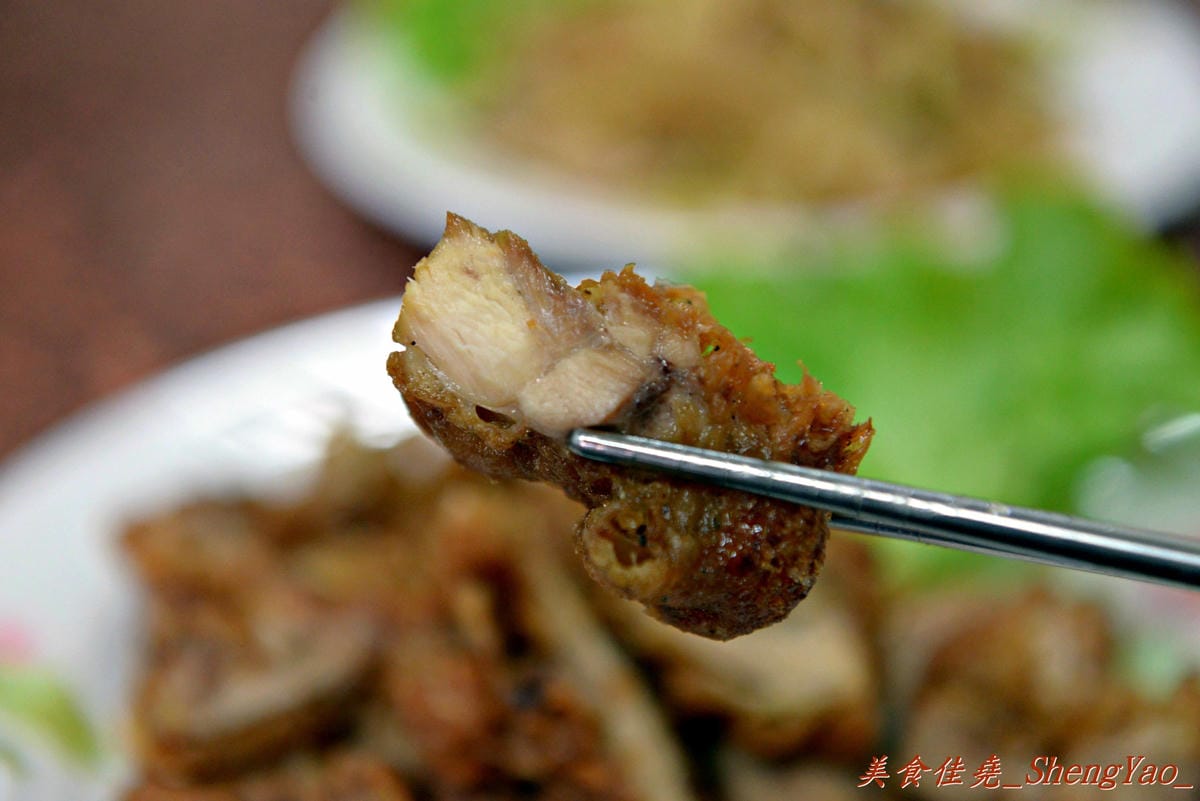 [台中沙鹿]秀如越泰小吃 – 沙鹿新開的泰國小吃店,口味和一般泰式料理不太一樣,但是還不錯吃,內用提供汽水飲料無限暢飲。