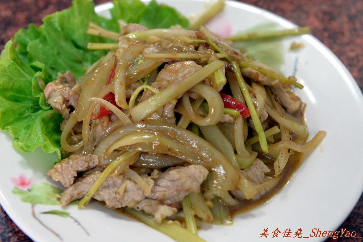 [台中沙鹿]秀如越泰小吃 – 沙鹿新開的泰國小吃店,口味和一般泰式料理不太一樣,但是還不錯吃,內用提供汽水飲料無限暢飲。