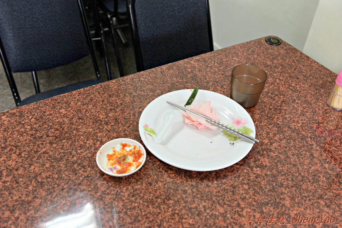 [台中沙鹿]秀如越泰小吃 – 沙鹿新開的泰國小吃店,口味和一般泰式料理不太一樣,但是還不錯吃,內用提供汽水飲料無限暢飲。