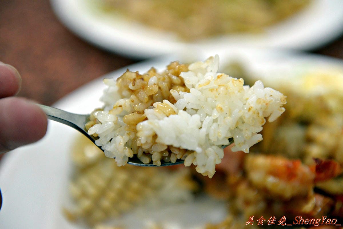 [台中沙鹿]秀如越泰小吃 – 沙鹿新開的泰國小吃店,口味和一般泰式料理不太一樣,但是還不錯吃,內用提供汽水飲料無限暢飲。
